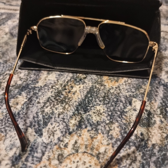 A Prive' Revaux Gold and Black Sunglasses with Sleek Design - Picture 3 of 5